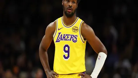 梅西与布冯赛后深情互赠球衣，巴神锋与尤文元老情谊难舍